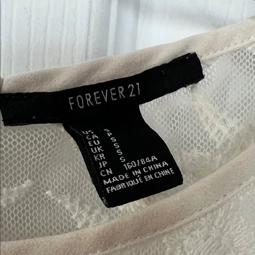 Forever 21 Floral Lace Blouse in Cream - Picture 2 of 4